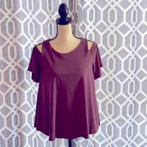 EUC mm♥️mm♥️mm Butter Soft Cold Shoulder. M